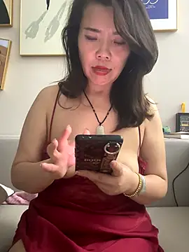 Snapshot of anna_yngs chatting on October 3, 1:23 pm anna yngs online show from October 3, 1:23 pm