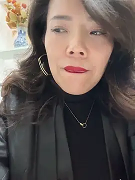 anna yngs online show from November 10, 7:35 am