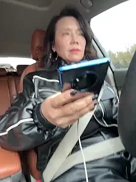 anna yngs online show from November 12, 7:45 am