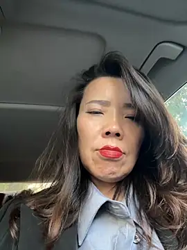 anna yngs online show from October 28, 8:02 am