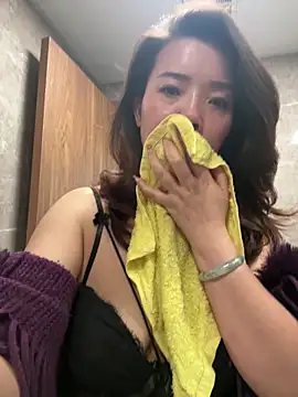 Snapshot of anna_yngs chatting on October 10, 12:22 am anna yngs online show from October 10, 12:22 am