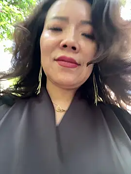 anna yngs online show from May 11, 2:57 am