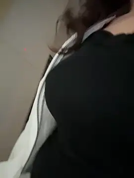 anna yngs online show from May 17, 6:46 am