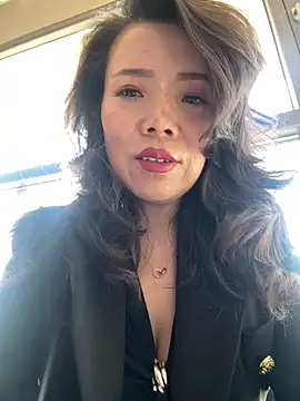 anna yngs online show from February 14, 5:18 am