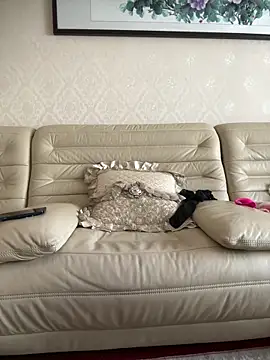 anna yngs online show from April 6, 3:02 am