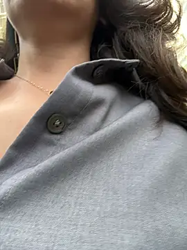 anna yngs online show from April 13, 3:10 am