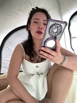 anna yngs online show from April 26, 4:54 am