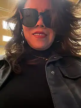 anna yngs online show from February 12, 5:07 am