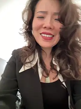 anna yngs online show from May 25, 6:45 am