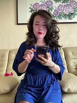 anna yngs online show from May 13, 1:56 am