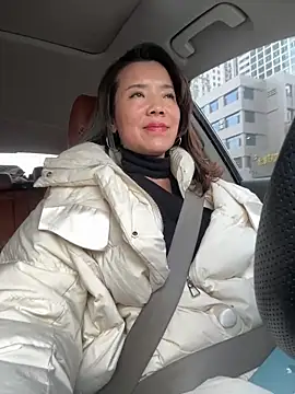 anna yngs online show from December 19, 2:59 am