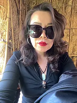 anna yngs online show from February 4, 5:46 am