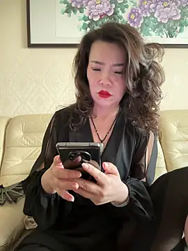 Snapshot of anna_yngs chatting on June 24, 6:34 am anna yngs online show from June 24, 6:34 am