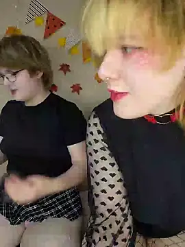 Snapshot of xrixsyx_and_ricky chatting on October 27, 5:47 pm xrixsyx and ricky online show from October 27, 5:47 pm