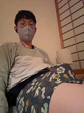 Snapshot of tom19899q chatting on November 12, 1:48 pm tom19899q online show from November 12, 1:48 pm