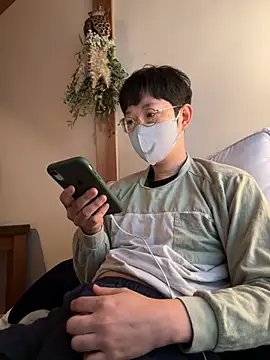 Snapshot of tom19899q chatting on November 15, 9:41 pm tom19899q online show from November 15, 9:41 pm