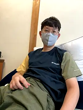 Snapshot of tom19899q chatting on September 15, 8:26 am tom19899q online show from September 15, 8:26 am