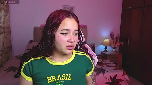 Snapshot of Leakitten chatting on November 13, 8:24 pm Leakitten online show from November 13, 8:24 pm