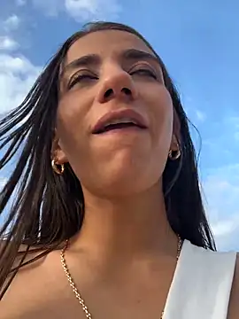 -juicy  online show from November 3, 9:40 pm