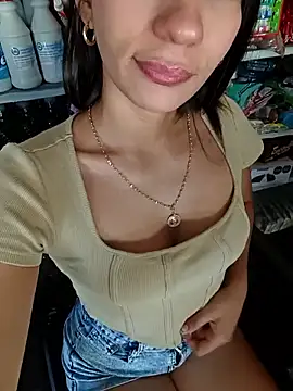 Snapshot of -juicy_ chatting on September 10, 2:27 pm -juicy online show from September 10, 2:27 pm