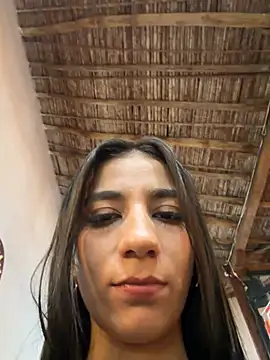 Snapshot of -juicy_ chatting on June 11, 12:32 am -juicy online show from June 11, 12:32 am