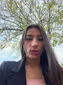 -juicy  online show from February 15, 10:30 pm