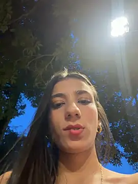 Snapshot of -juicy_ chatting on June 13, 11:24 pm -juicy online show from June 13, 11:24 pm