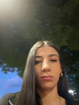 Snapshot of -juicy_ chatting on June 10, 11:28 pm -juicy online show from June 10, 11:28 pm