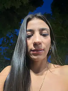 Snapshot of -juicy_ chatting on May 10, 11:28 pm -juicy online show from May 10, 11:28 pm