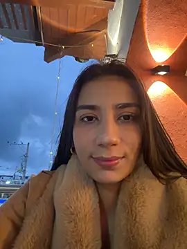 -juicy  online show from February 2, 11:15 pm