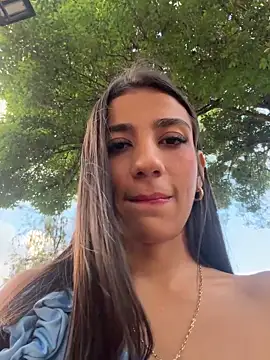 Snapshot of -juicy_ chatting on May 7, 10:35 pm -juicy online show from May 7, 10:35 pm