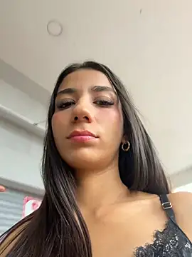 Snapshot of -juicy_ chatting on May 3, 9:40 pm -juicy online show from May 3, 9:40 pm
