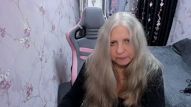 Snapshot of silver_moon_light chatting on September 24, 5:52 pm silver moon light online show from September 24, 5:52 pm
