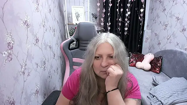 Snapshot of silver_moon_light chatting on October 2, 9:29 pm silver moon light online show from October 2, 9:29 pm
