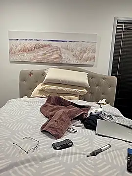 iamthepublickmasterbater online show from April 4, 1:50 pm