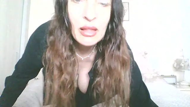 EllaKent online show from March 23, 3:45 pm