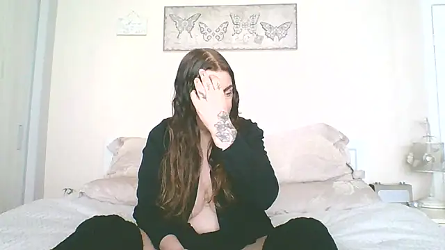 EllaKent online show from April 19, 9:10 am