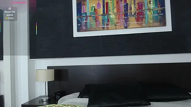 Snapshot of VioletLux chatting on November 17, 7:51 pm VioletLux online show from November 17, 7:51 pm