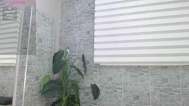 Snapshot of VioletLux chatting on November 25, 7:47 pm VioletLux online show from November 25, 7:47 pm