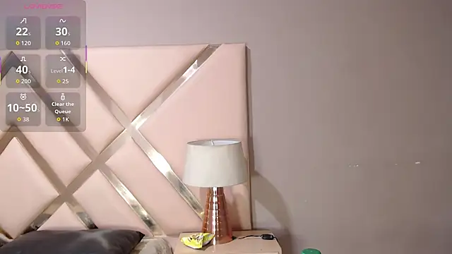 Snapshot of VioletLux chatting on October 28, 7:46 pm VioletLux online show from October 28, 7:46 pm