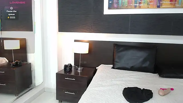 Snapshot of VioletLux chatting on November 22, 7:46 pm VioletLux online show from November 22, 7:46 pm