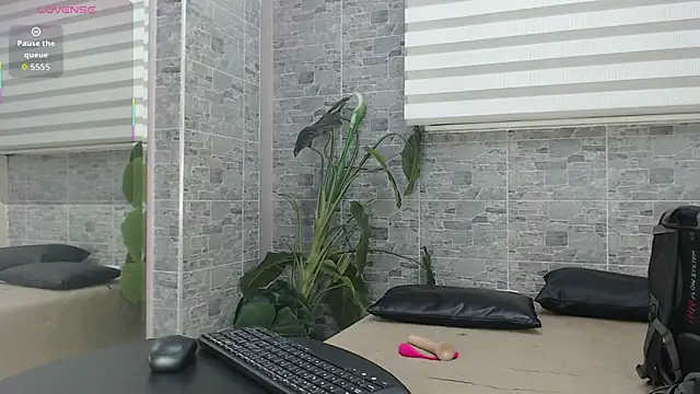 Snapshot of VioletLux chatting on November 4, 7:39 pm VioletLux online show from November 4, 7:39 pm