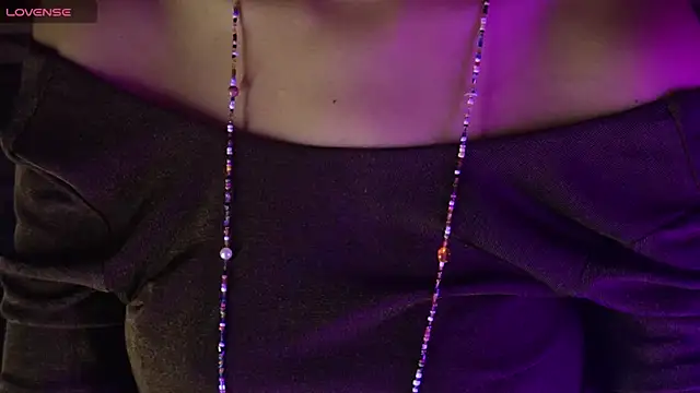 Snapshot of NidhiChandra chatting on November 17, 2:10 pm NidhiChandra online show from November 17, 2:10 pm