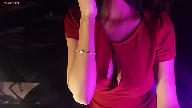 Snapshot of NidhiChandra chatting on November 18, 8:17 am NidhiChandra online show from November 18, 8:17 am