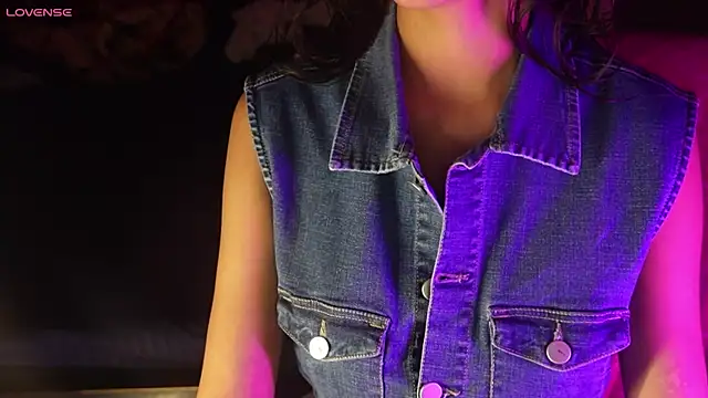 Snapshot of NidhiChandra chatting on October 17, 8:17 am NidhiChandra online show from October 17, 8:17 am