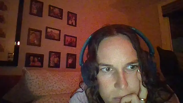 Snapshot of forbiddenbabygirl chatting on November 4, 4:38 am forbiddenbabygirl online show from November 4, 4:38 am