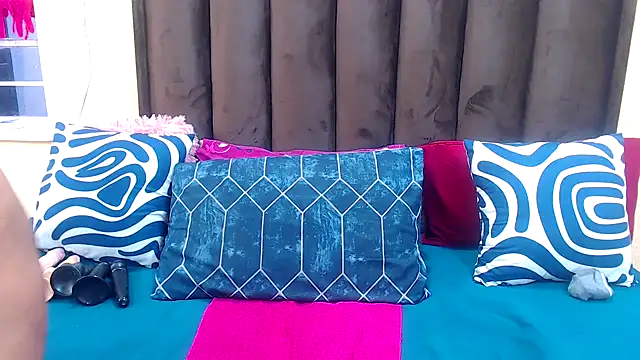 AfricanQueenxx40 online show from November 12, 3:32 am