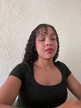 Yasmin777  online show from April 7, 9:38 pm