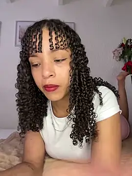 Snapshot of Yasmin777_ chatting on April 24, 9:28 pm Yasmin777 online show from April 24, 9:28 pm