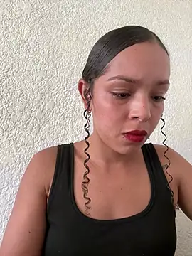 Yasmin777  online show from April 8, 8:32 pm